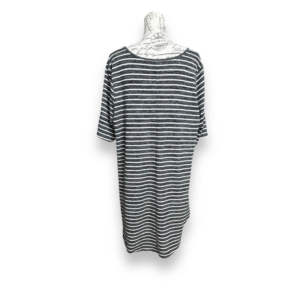 Torrid Item 16150259 Super Soft Stripe V-Neck High Low Tunic Gray White Size 2 - Picture 2 of 6